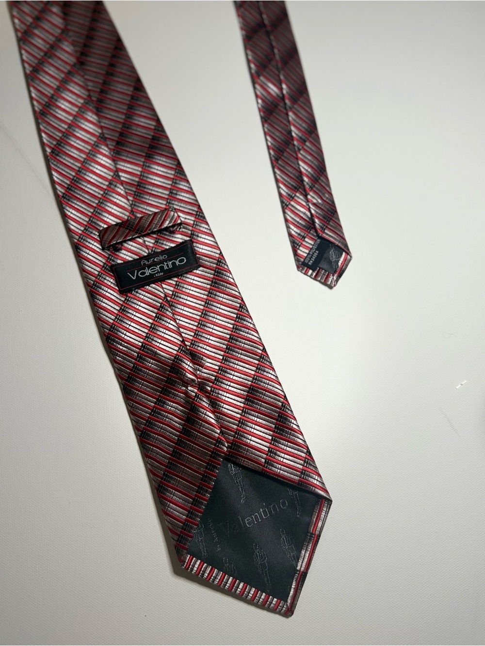 Valentino Red and Black Diagonal Stripe Silk Tie - Picture 4 of 5